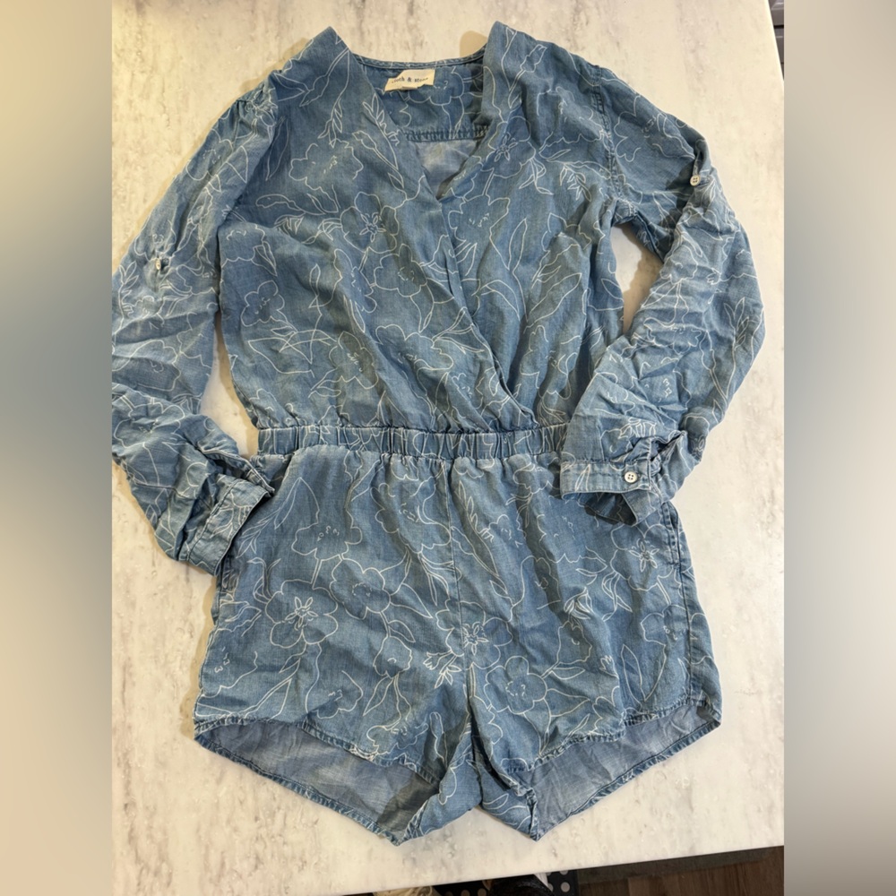 Cloth & Stone Anthropologie Bamboo Denim Blue Floral Feminine Relaxed Fit Romper